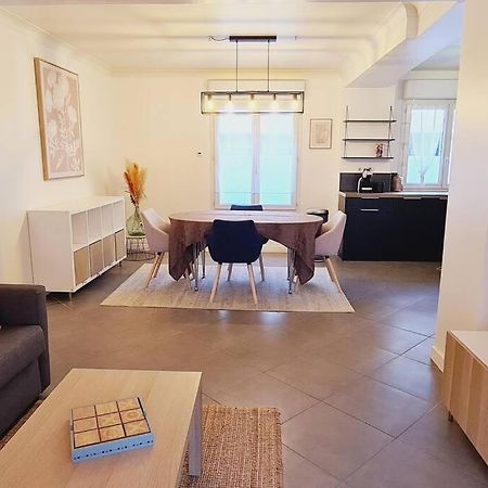 Appartement 2 Pieces Centre Ville Avec Parking Neauphle-le-Château Exteriör bild