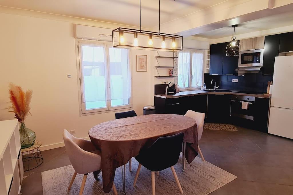 Appartement 2 Pieces Centre Ville Avec Parking Neauphle-le-Château Exteriör bild