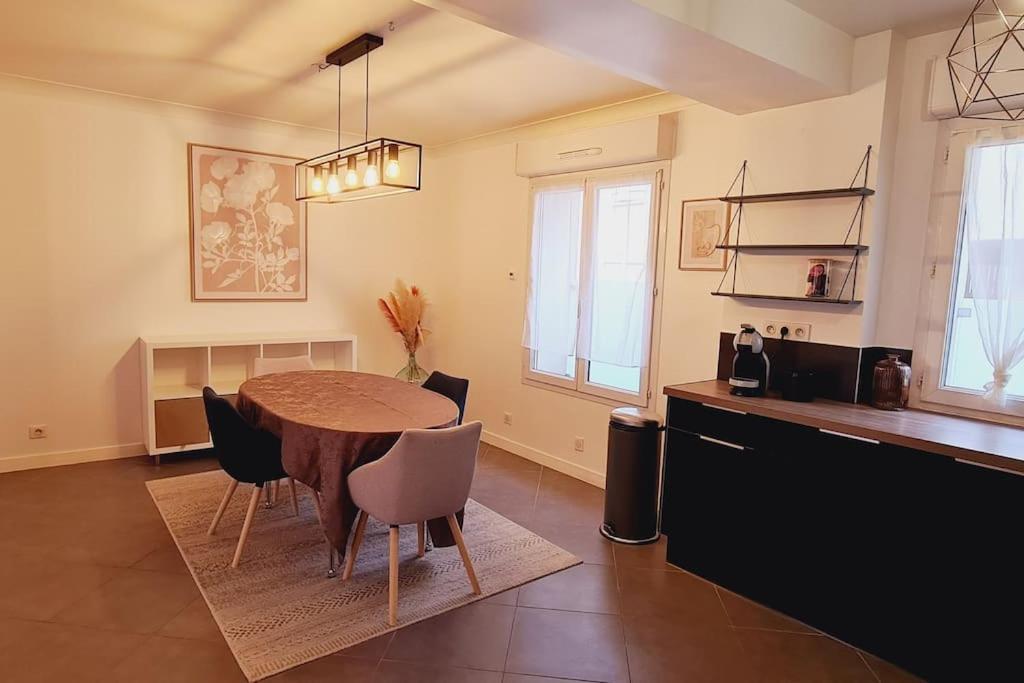 Appartement 2 Pieces Centre Ville Avec Parking Neauphle-le-Château Exteriör bild