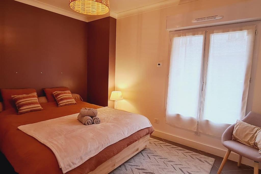 Appartement 2 Pieces Centre Ville Avec Parking Neauphle-le-Château Exteriör bild
